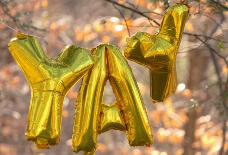 golden letter balloons that spell out the word YAY